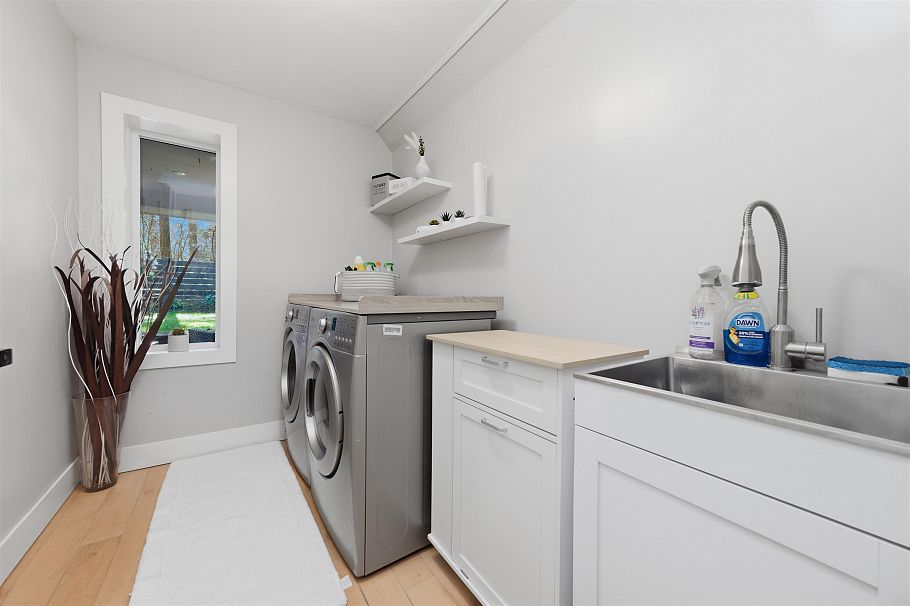 4535 Raeburn Street North Vancouver, BC - 30