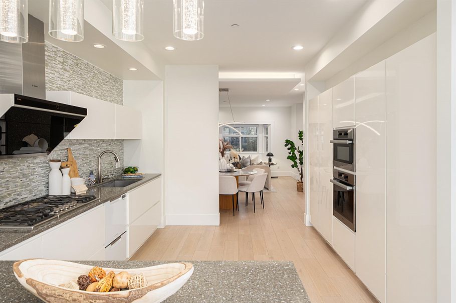 4068 W 15th Avenue Vancouver, BC - 10