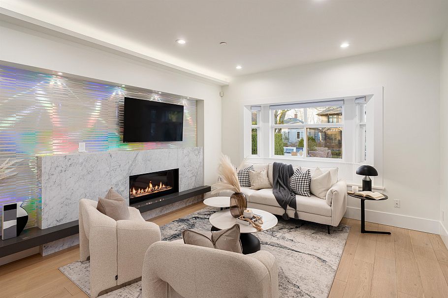 4068 W 15th Avenue Vancouver, BC - 4