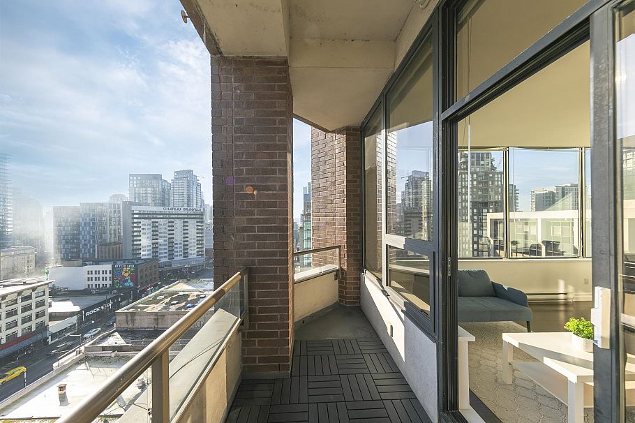 908 1010 Howe Street Vancouver, BC - 11