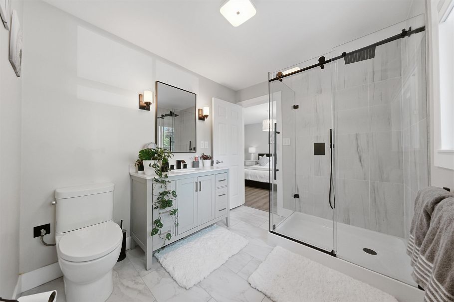 4535 Raeburn Street North Vancouver, BC - 18