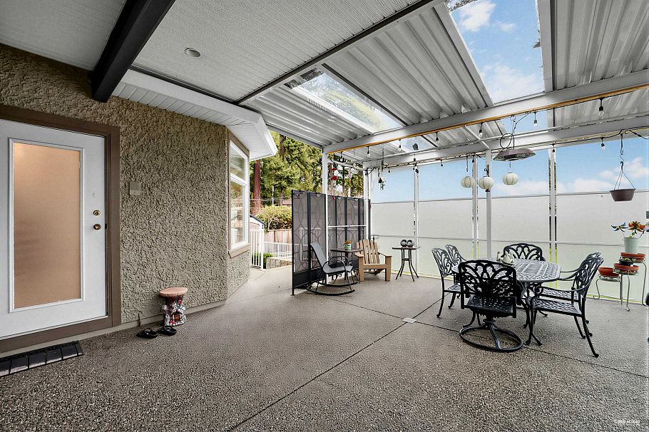 2244 Edgemont Boulevard North Vancouver, BC - 28