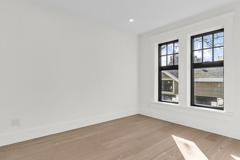 2568 W 2nd Avenue Vancouver, BC - 14