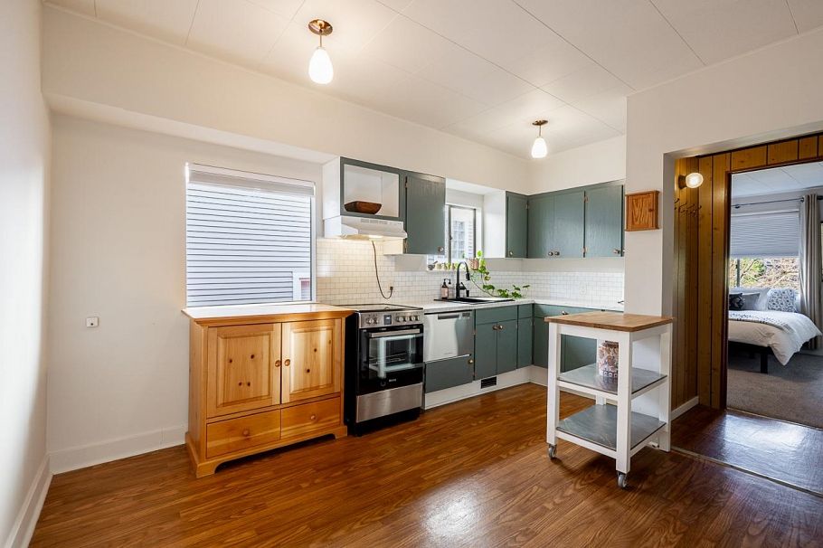 3446 Church Street North Vancouver, BC - 3