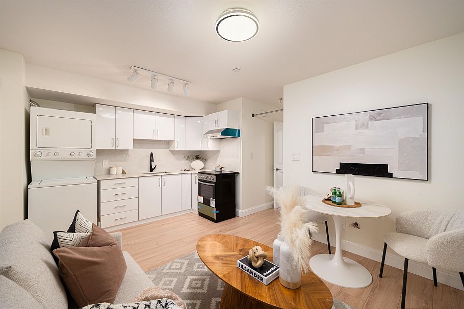 4068 W 15th Avenue Vancouver, BC - 24