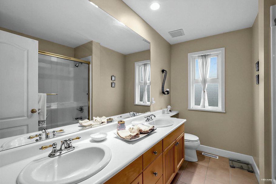 2244 Edgemont Boulevard North Vancouver, BC - 18