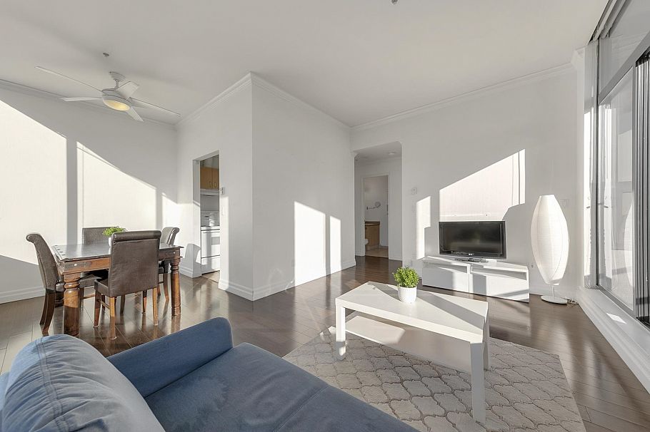 908 1010 Howe Street Vancouver, BC - 2