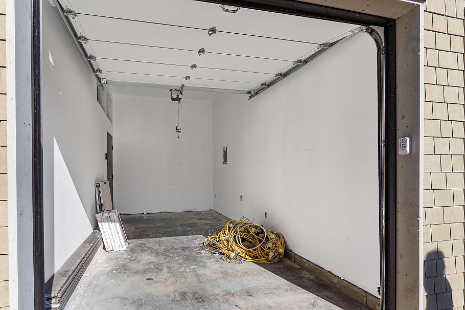 2568 W 2nd Avenue Vancouver, BC - 30