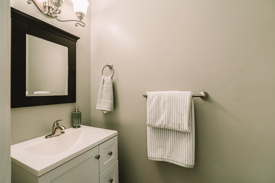 19 230 W 14th Street North Vancouver, BC - 37