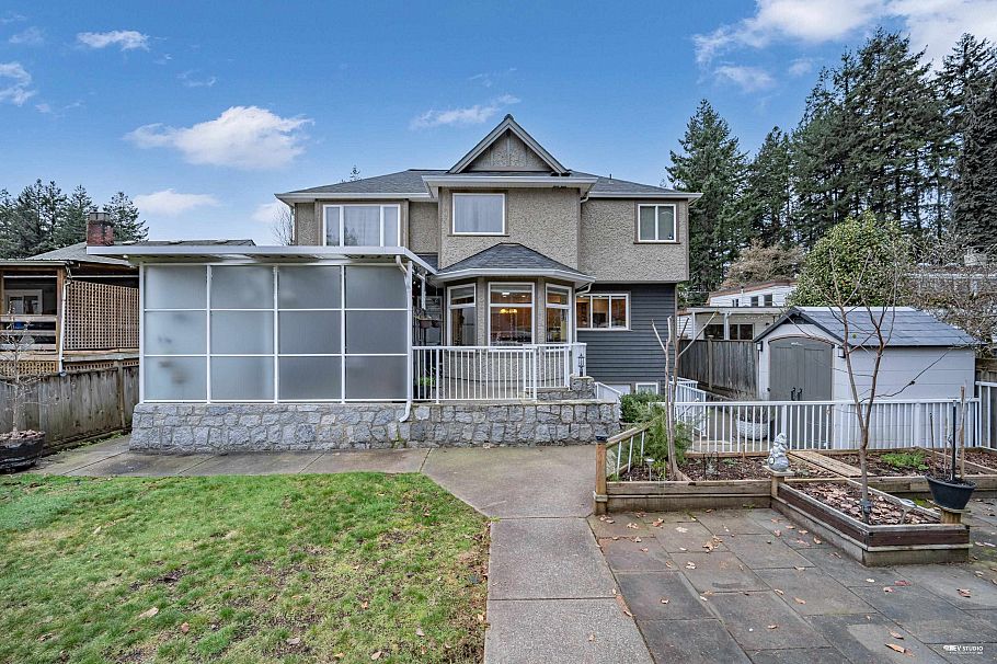 2244 Edgemont Boulevard North Vancouver, BC - 33