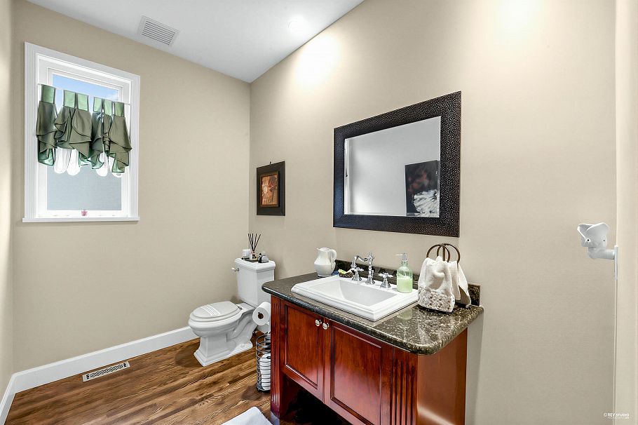 2244 Edgemont Boulevard North Vancouver, BC - 21