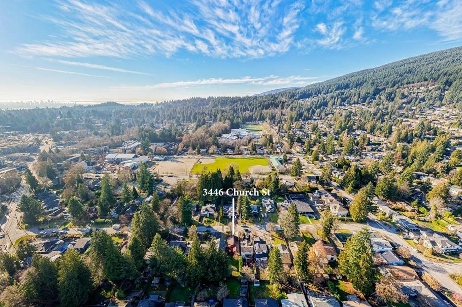 3446 Church Street North Vancouver, BC - 34