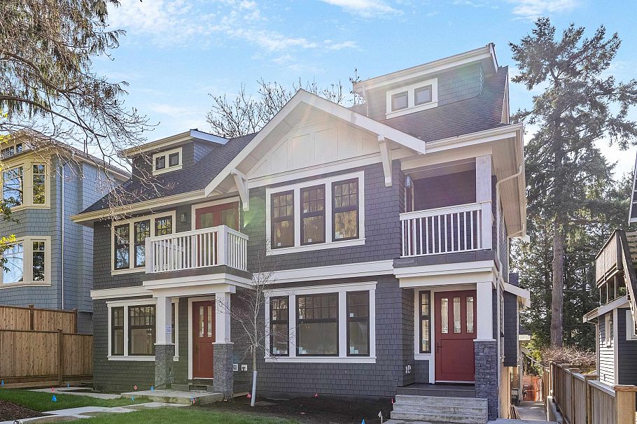 2568 W 2nd Avenue Vancouver, BC - 1