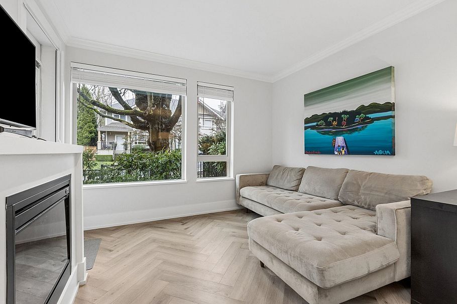 107 159 W 22nd Street North Vancouver, BC - 2