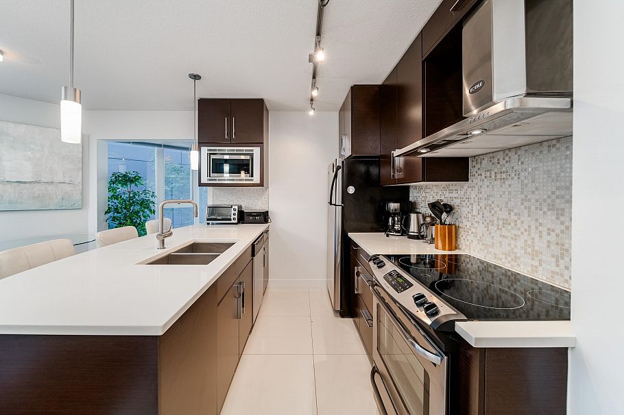 301 689 Abbott Street Vancouver, BC - 2