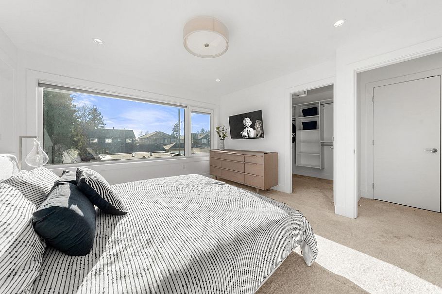 361 E 15th Street North Vancouver, BC - 25