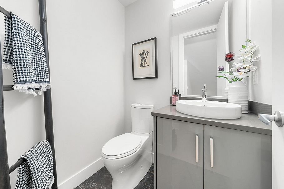 361 E 15th Street North Vancouver, BC - 14