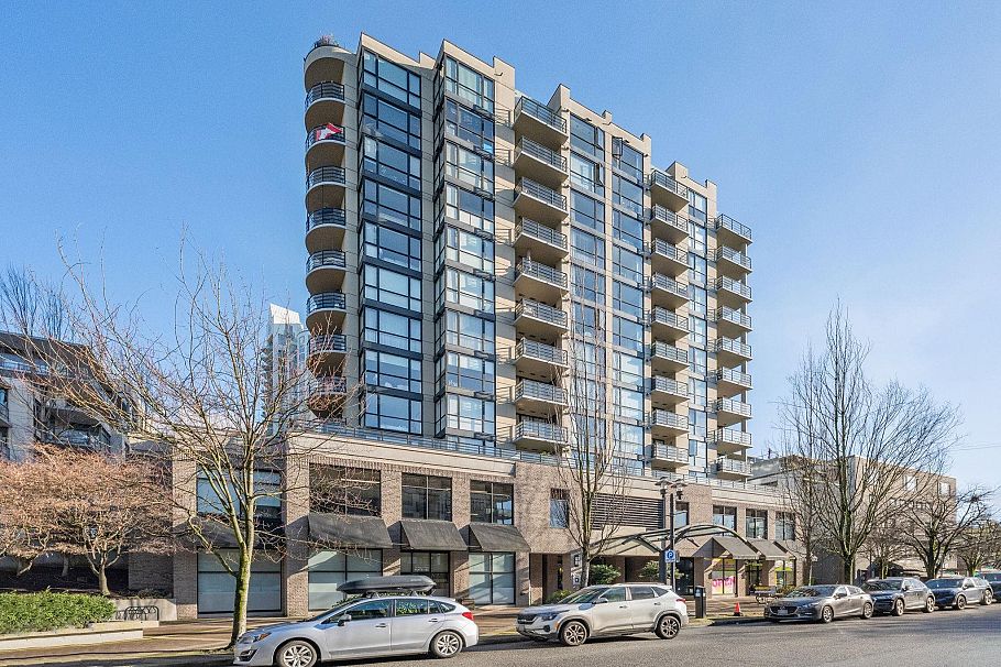 1001 124 W 1st Street North Vancouver, BC - 2