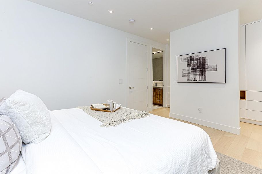 2 944 E 13 Avenue Vancouver, BC - 13