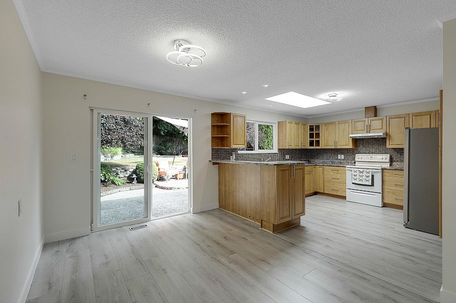 732 E 29th Street North Vancouver, BC - 7