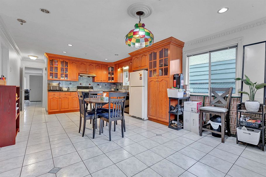 3153 Parker Street Vancouver, BC - 3