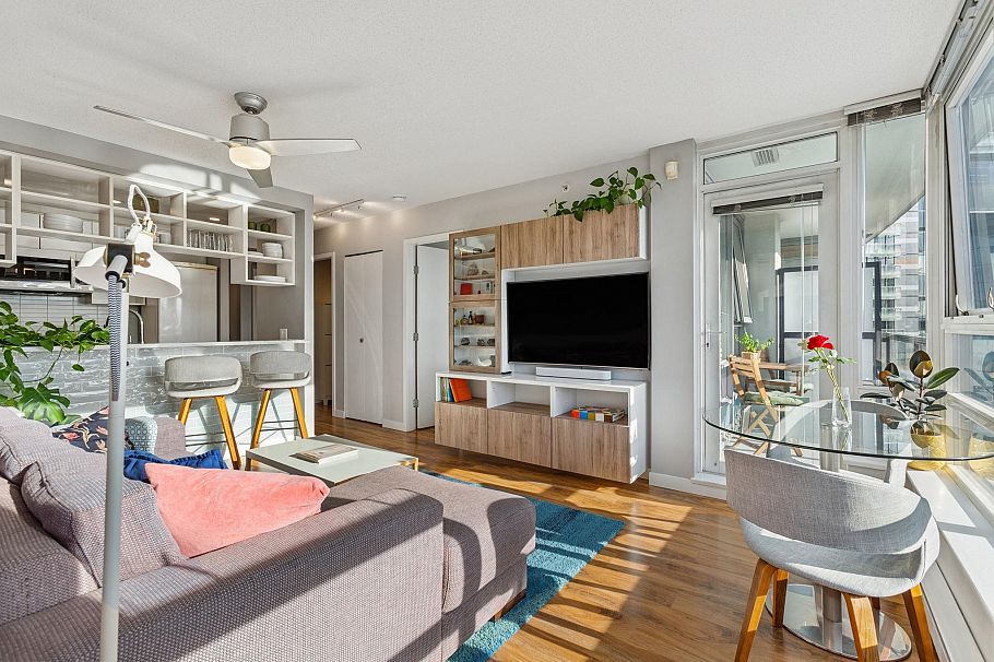 1711 939 Expo Boulevard Vancouver, BC - 3