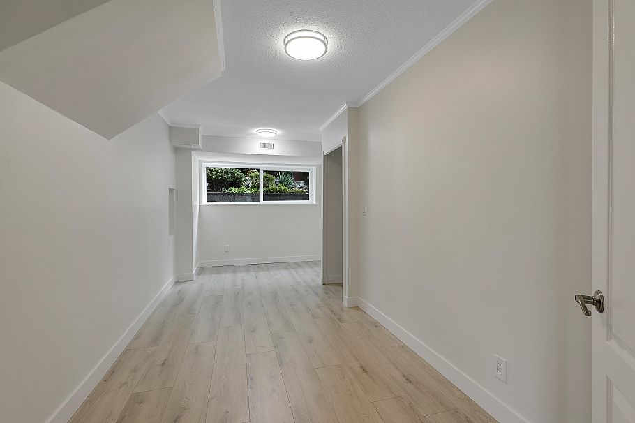 732 E 29th Street North Vancouver, BC - 20