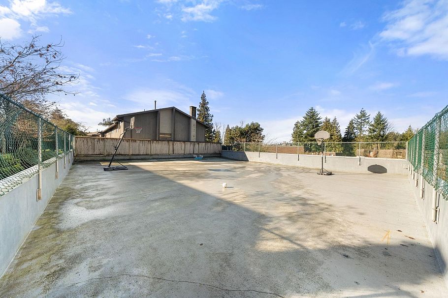 1001 Old Lillooet Road North Vancouver, BC - 36