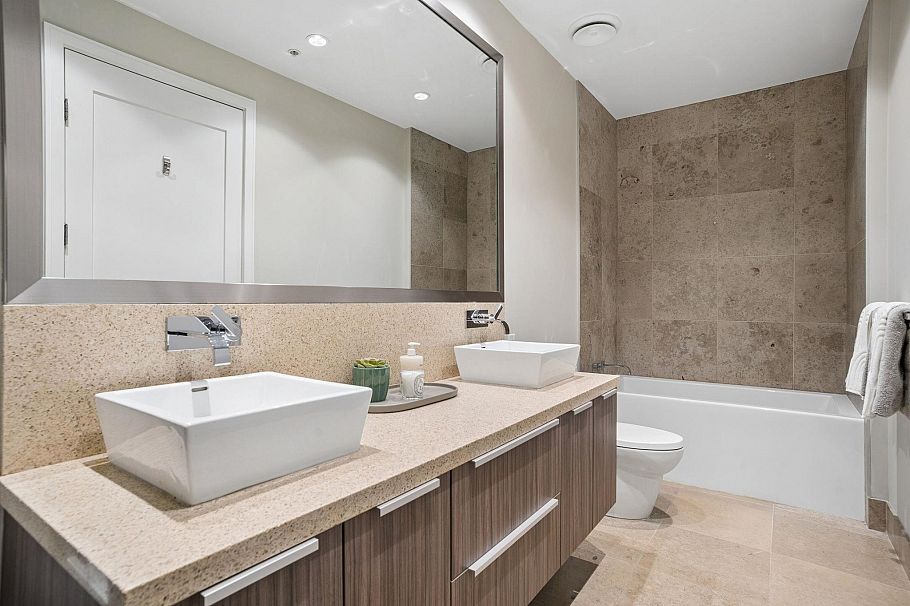 102 128 Athletes Way Vancouver, BC - 24