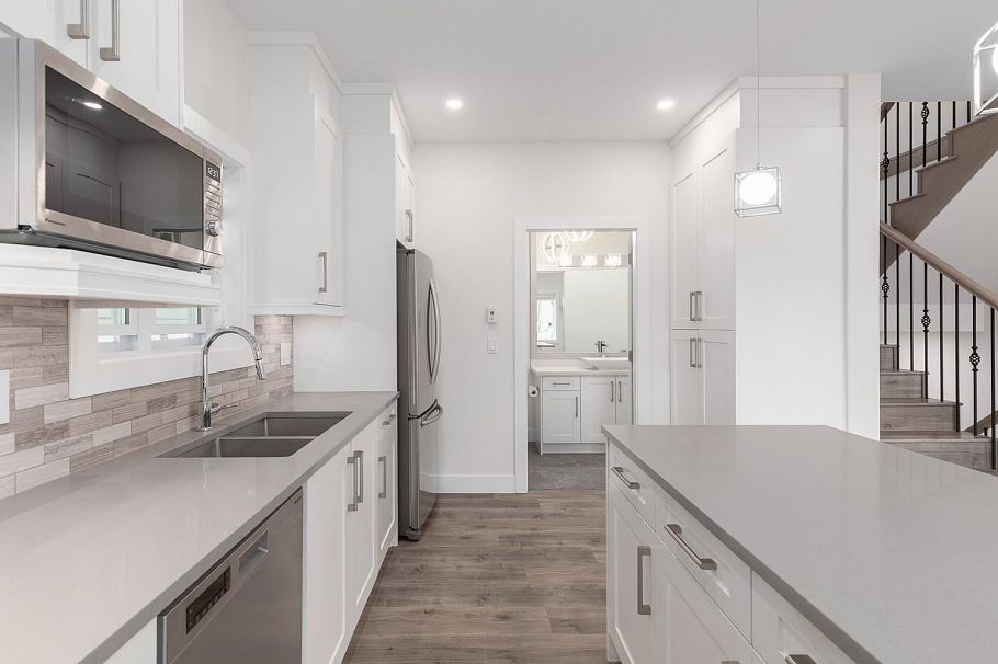 2255 E 35th Avenue Vancouver, BC - 9