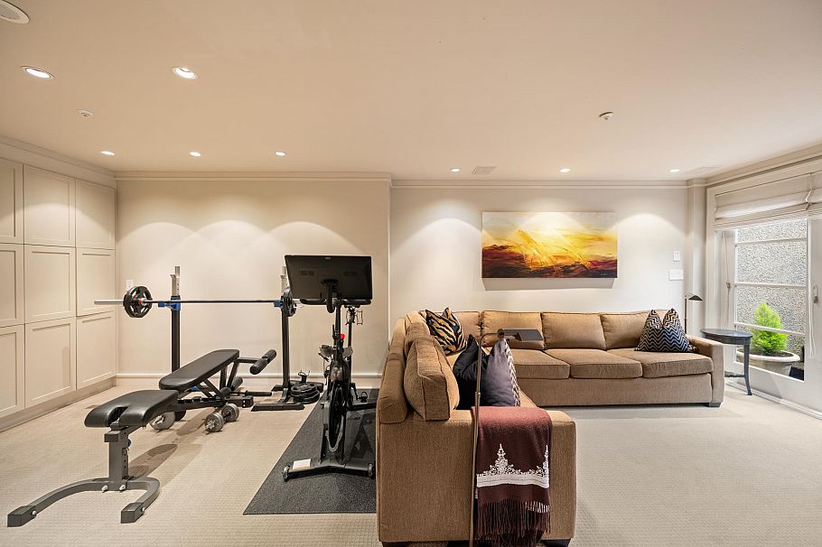 2722 W 31st Avenue Vancouver, BC - 31