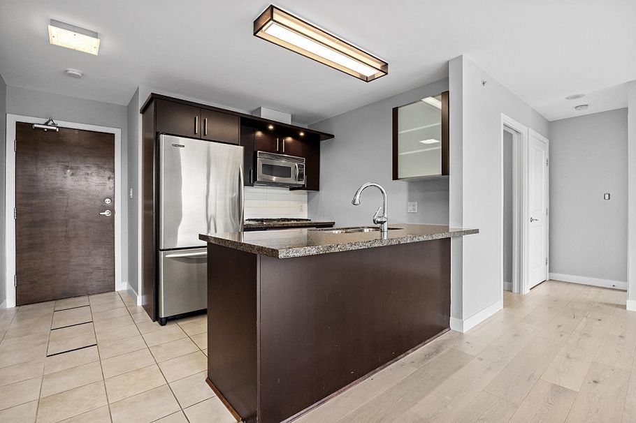 404 1650 W 7th Avenue Vancouver, BC - 3