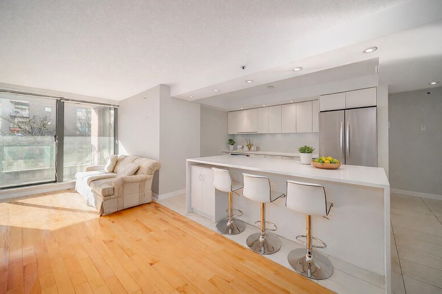 302 518 W 14th Avenue Vancouver, BC - 4