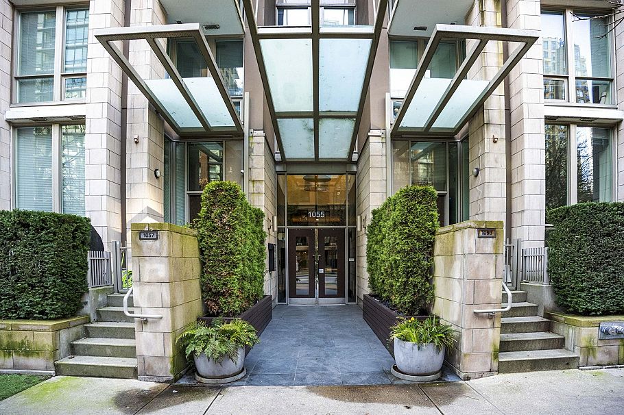 1802 1055 Richards Street Vancouver, BC - 4