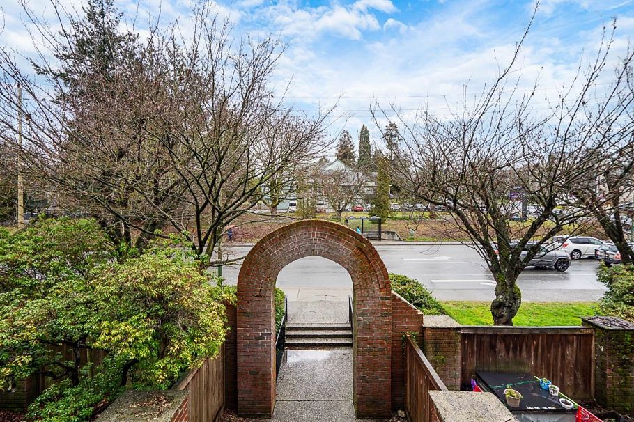 208 211 W 3rd Street North Vancouver, BC - 27