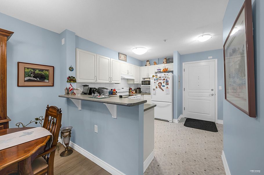 202 960 Lynn Valley Road North Vancouver, BC - 11