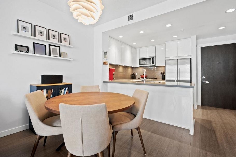 328 255 W 1st Street North Vancouver, BC - 4