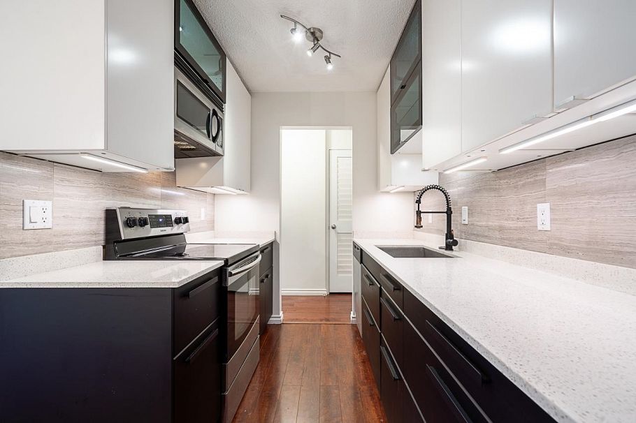 208 211 W 3rd Street North Vancouver, BC - 2