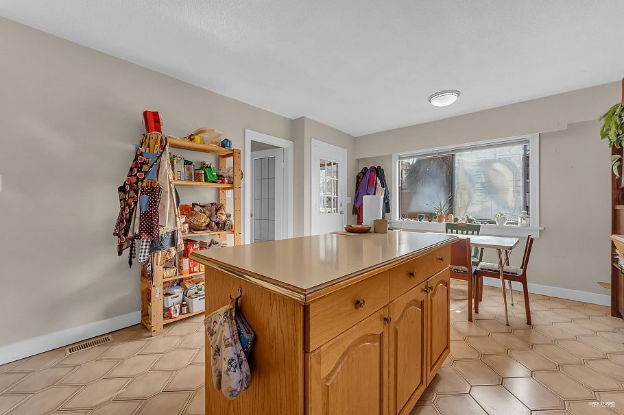 2576 Parker Street Vancouver, BC - 8