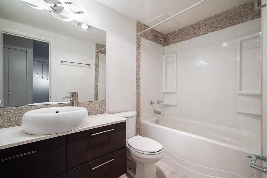 208 211 W 3rd Street North Vancouver, BC - 21