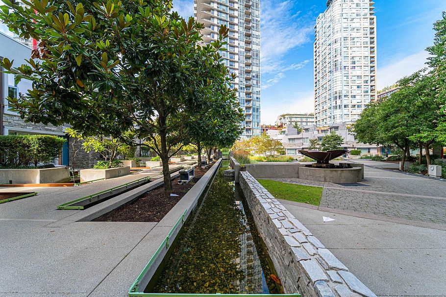 301 689 Abbott Street Vancouver, BC - 24