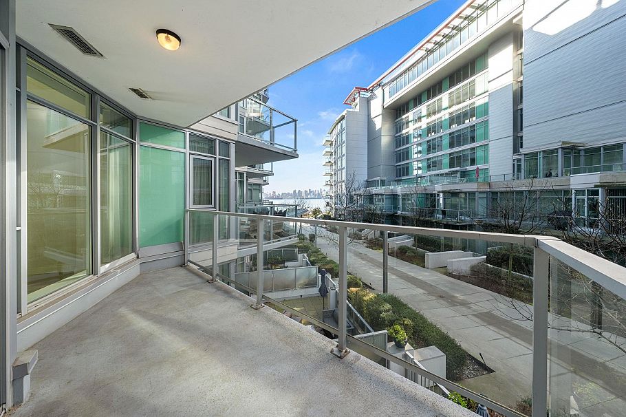 208 199 Victory Ship Way North Vancouver, BC - 4