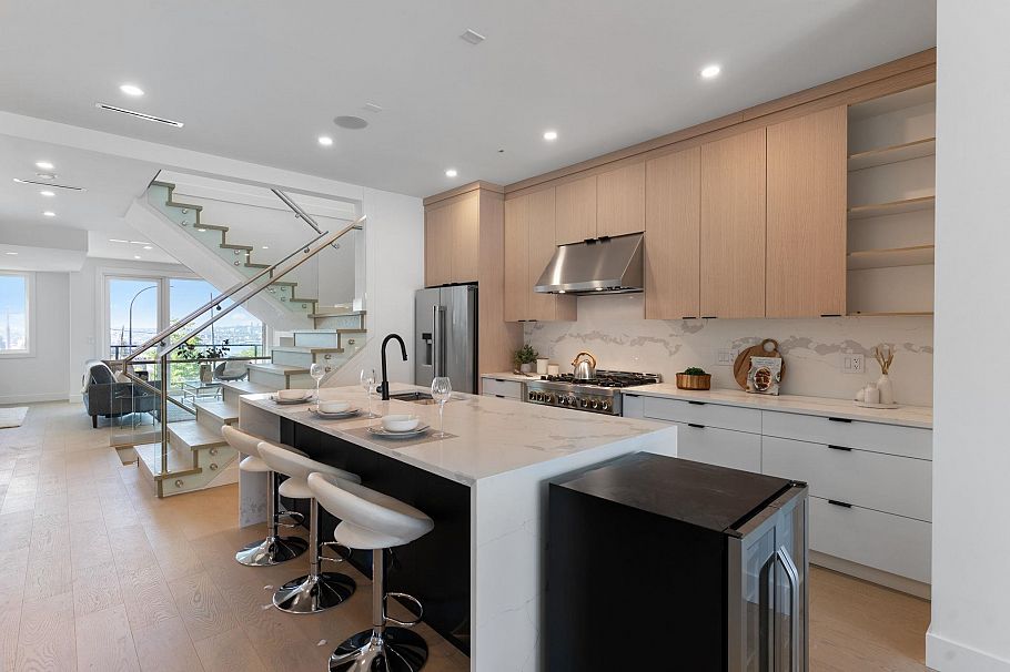 340 E Keith Road North Vancouver, BC - 6