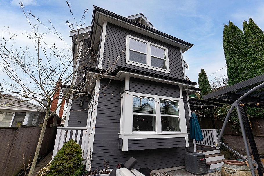 1371 E 13th Avenue Vancouver, BC - 1