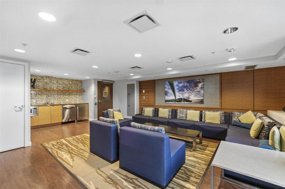 2002 135 E 17th Street North Vancouver, BC - 36