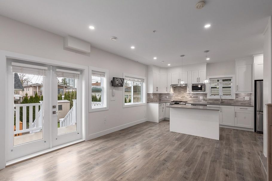 2255 E 35th Avenue Vancouver, BC - 2