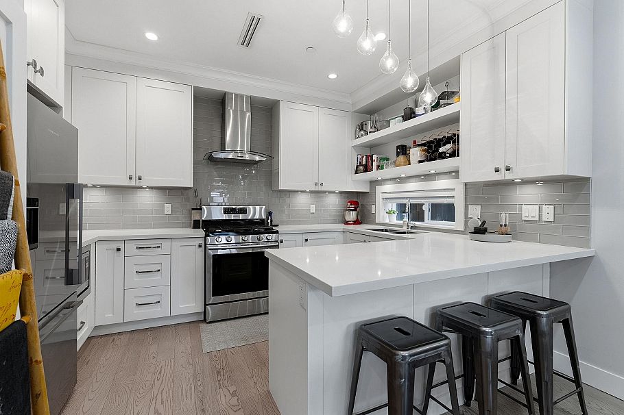 1371 E 13th Avenue Vancouver, BC - 11