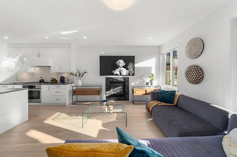 361 E 15th Street North Vancouver, BC - 12