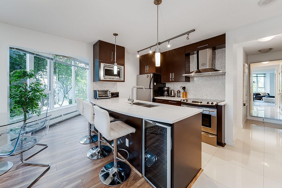 301 689 Abbott Street Vancouver, BC - 3
