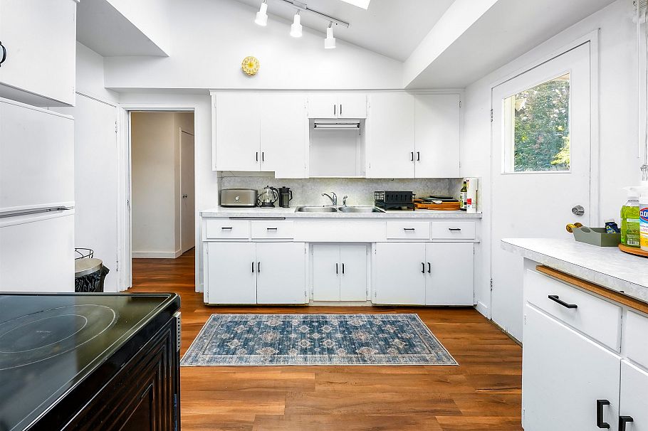 822 E 4th Street North Vancouver, BC - 13